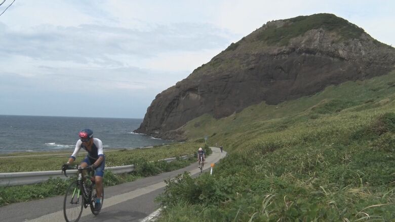 大自然のなか限界に挑むトライアスロン大会！「温かく迎えてくれる」地元住民の応援受け多くの参加者が完走 新潟・佐渡市｜FNNプライムオンライン