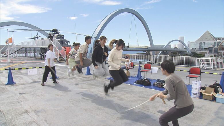 けん玉や大縄跳びに挑戦…スポーツの日に“南極観測船の甲板”で体育大会 最年少10歳の参加者「土の上より硬かった」｜FNNプライムオンライン