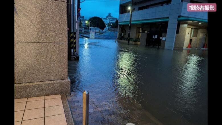 呉市中心部で道路が冠水　「レベル３大雨警報」発表　ＪＲ呉線で一部運転見合わせ　再開は正午以降に　広島｜FNNプライムオンライン