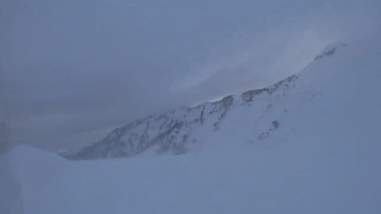 雪山を滑落…