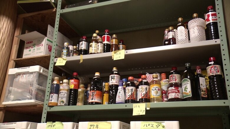 寄付が減り、食品棚の空きスペースが目立つようになった