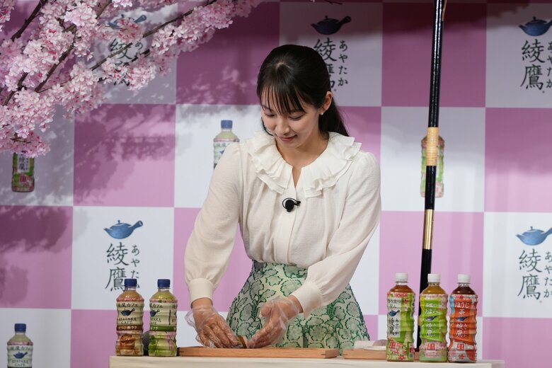 日本コカ・コーラ「綾鷹 桜デザインボトル」発売記念PRイベント