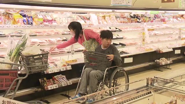 少し不安そうな表情　”大丈夫だ”という経験を積み重ね楽しめるように