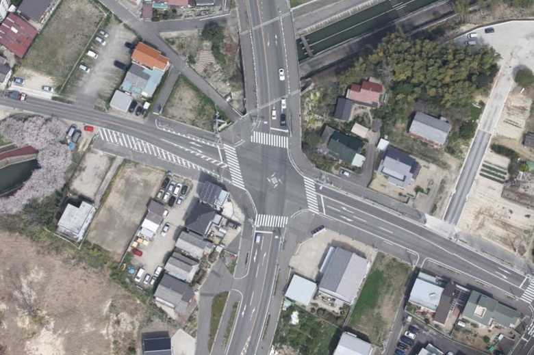 “斜め”にしたら事故が減った…愛知県独自の「鋭角横断歩道」って何がスゴい?