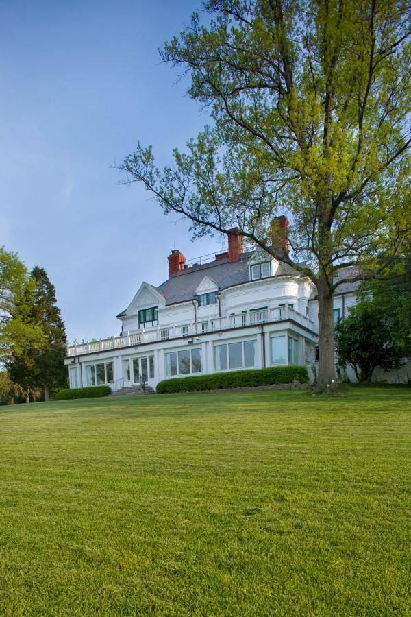 ツイン・オークスは約130年前に建てられた瀟洒な洋館、重要保存建造物に指定されている。