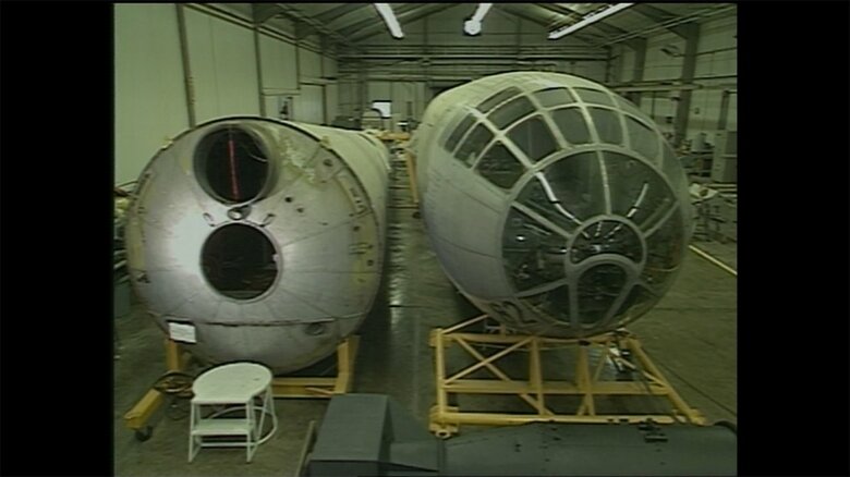 前後に分割されていたエノラ・ゲイの胴体（1990年当時）