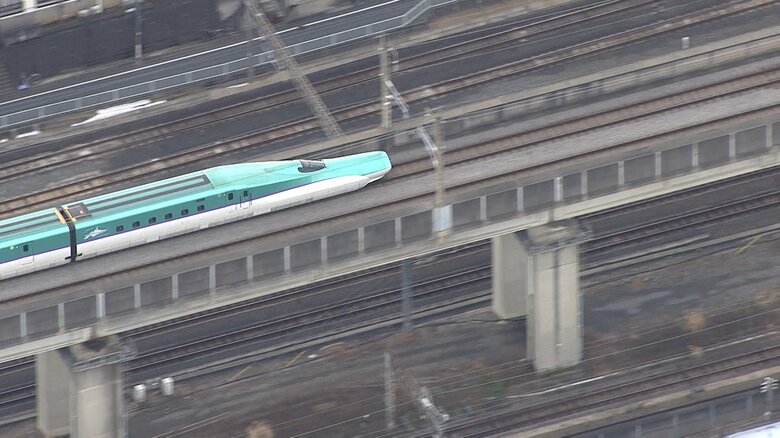 JR大宮駅に向けて連結せずに移動する「はやぶさ」