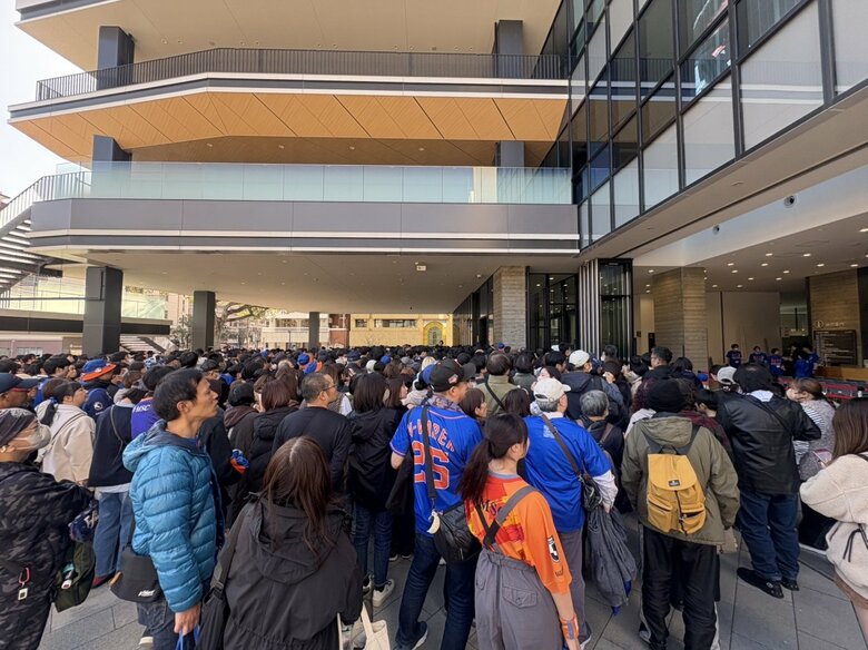 長崎市役所は開場前から人だかりで急遽抽選に