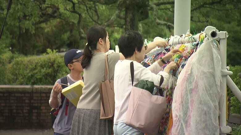 平和公園で営まれる