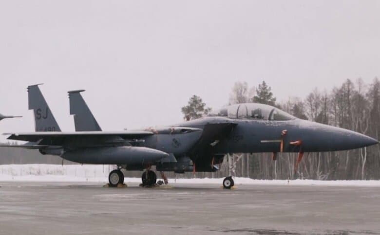 リトアニアのアマリ空軍基地に展開したF-15Eストライクイーグル戦闘攻撃機(2020年2月5日)