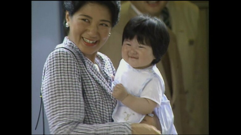 笑顔を見せられる雅子さまと愛子さま