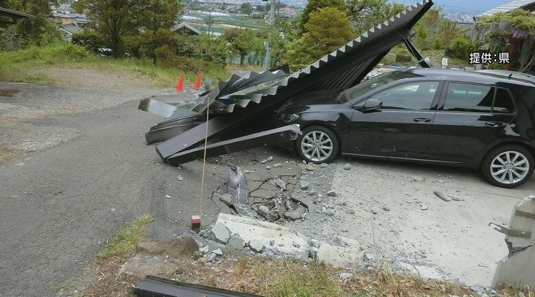 車庫の被害（提供：県）