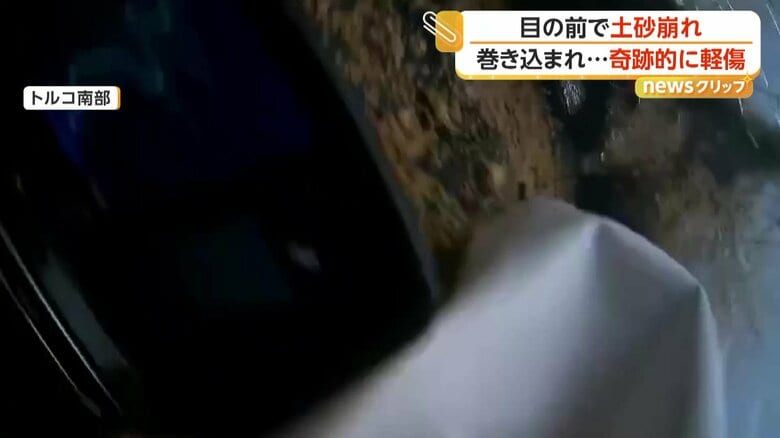 崖が突然土砂崩れを起こす瞬間（トルコ南部）⑥