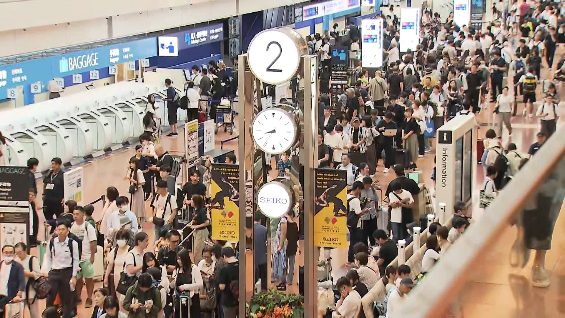 「来てみてびっくり」羽田空港に長蛇の列…記録的大雨の余波で日本航空と全日空きょうも128便欠航2万人に影響