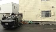 【ワゴン車がアパートに突っ込む】乗用車と出合い頭に衝突したはずみで横転…男性2人が病院搬送〈現場の交差点には一方に一時停止の標識あり〉北海道札幌市