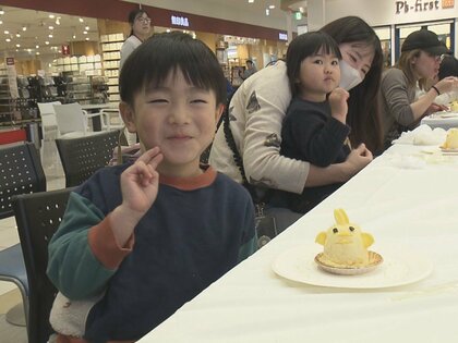 ショッピングモールでは初開催…『ぴよりん』の手作り体験 親子連れなどが専属パティシエに教わり挑戦