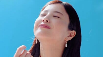 吉高由里子「罰ゲームのやつだよ！」予想以上の強風に笑顔で奮闘　リフレッシュは“早起きゴルフ”