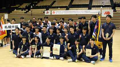 【高校バレー】インターハイ北海道予選・男子　札幌大谷がとわの森三愛を破り2年ぶり2度目のＶ　骨折からチーム復帰したセッター三谷「去年の先輩たちの分も、絶対に勝ちたい大会」