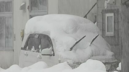 【春は来るか？】雪舞う中で公立高校入試に約2万2千人が挑む…十勝では40センチ以上の大雪に「帳尻を合わせてきた」と苦悩の声＿JRは50本が運休・明日も交通情報に注意＜北海道＞