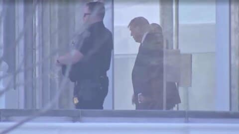 アメリカの現職大統領として初　トランプ氏「出生地主義」巡る最高裁口頭弁論に出席