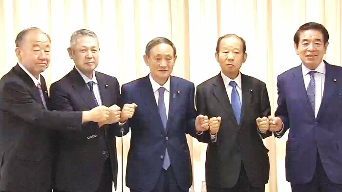 右から下村政調会長、二階幹事長、菅首相、佐藤総務会長、山口泰明選対委員長