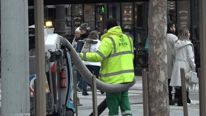 ゴミ収集などの公共事業には人出が足りないのが現実だ