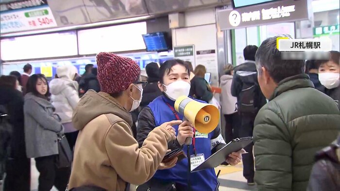 利用客の対応に追われる職員