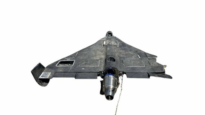 ウクライナで回収されたロシアのジェット推進自爆無人機ゲラン４の残骸。手前がターボジェットエンジンの噴射口（ウクライナ国防情報局、2026年5月25日）