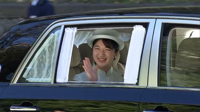 赤坂御用地に到着された愛子さま(23日午前11時頃)