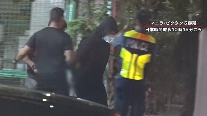 うつむいたまま車に乗り込む渡辺容疑者