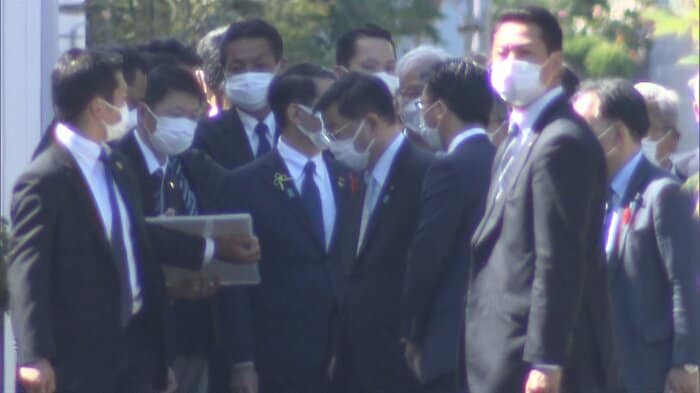 松本京子さんが拉致された現場を視察する松野長官