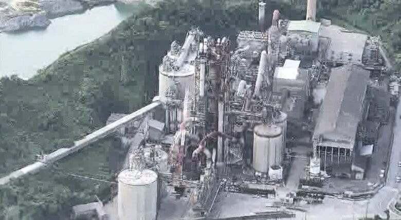 セメントの下敷きになり男性2人死傷　サイロで清掃作業中にはがれた固形のセメントが落下か　田川市の工場　福岡｜FNNプライムオンライン