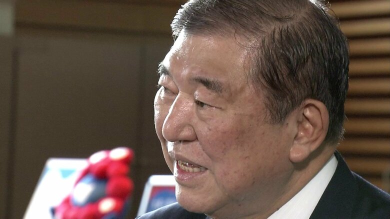 【批判】「退陣されるのが正解」「日本の総理のあり方として自ら決すべき」若手議員に“商品券10万円配布”の石破首相に「タイミングが悪い」「軽率な行動」｜FNNプライムオンライン