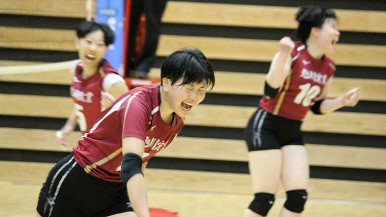 【高校バレー】インターハイ北海道予選 女子・旭川実業が3年ぶり23回目の優勝を飾る エース柳原「やってきたことを全部出し切って、絶対後悔したくないからやるしかない」|FNNプライムオンライン