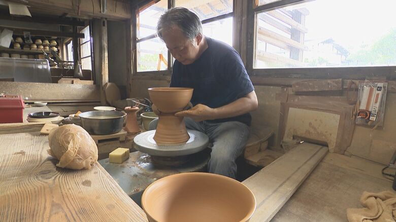 大雨被害から1年 土砂直撃で工房全壊　長年『資さん』の器を作成 再起かける窯元「小石原焼を作り続ける」｜FNNプライムオンライン