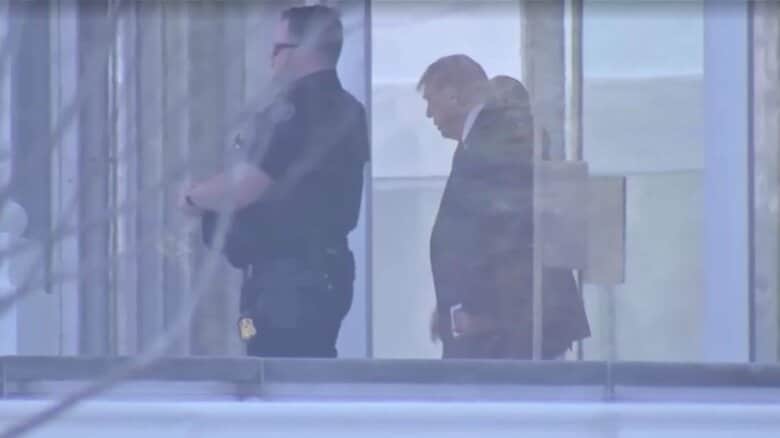 アメリカの現職大統領として初　トランプ氏「出生地主義」巡る最高裁口頭弁論に出席｜FNNプライムオンライン