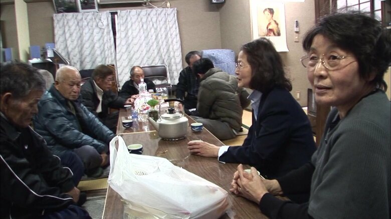 チャリティについて話し合うメンバー