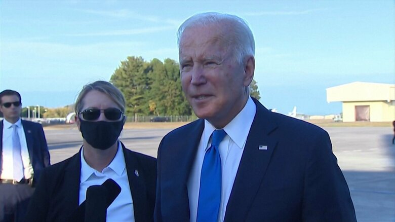 記者団の問いかけに応じるバイデン米大統領（コネティカット州・10月15日）