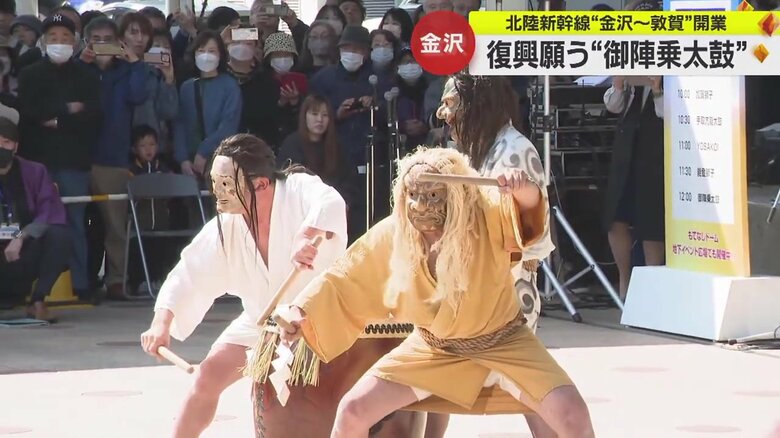 金沢駅鼓門での御陣乗太鼓のステージパフォーマンス