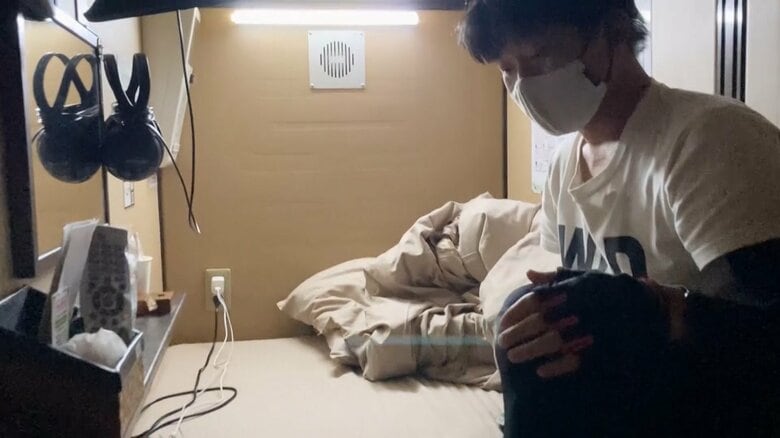 カプセルホテル暮らしの高山さん