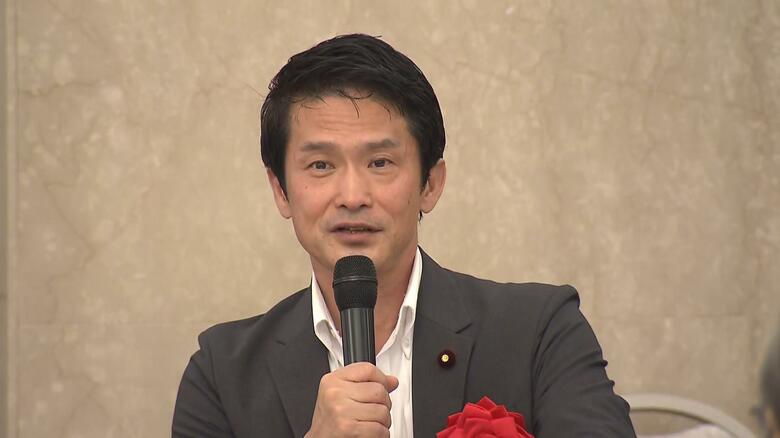 「合流に腰が引けている」と講演で発言した中道・小川代表（27日）