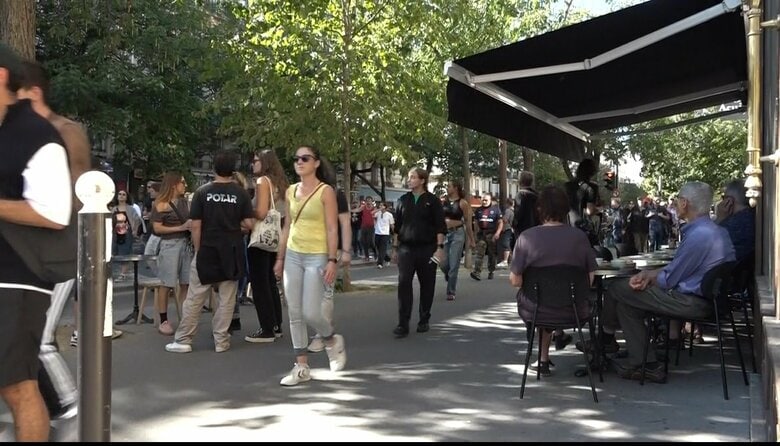 デモ行進を横目に流れるパリの日常（18日）