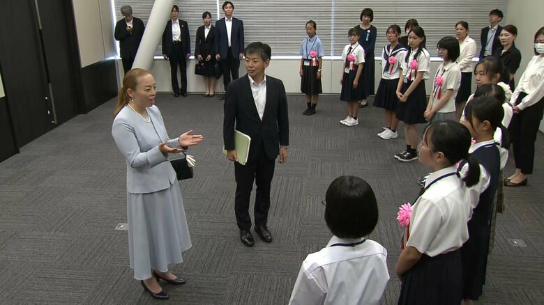 懇談の席で中学生たちに瑶子さまらしい言葉をかけられる
