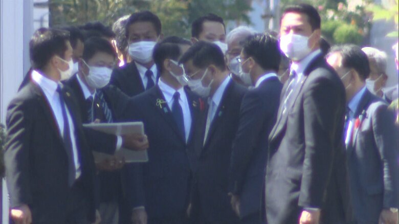 松本京子さんが拉致された現場を視察する松野長官