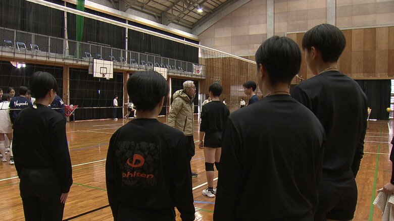 監督は九州文化学園の元監督・井上博明さん