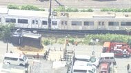 東急こどもの国線の電車と接触しトラック横転　直前に線路沿いで軽自動車と衝突　運転手2人搬送　こどもの国線は運転見合わせ　横浜