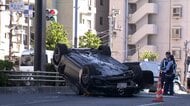 東京・港区白金の国道1号で外国産高級車が横転　路肩にぶつかり単独で横転か　男性1人けがも命に別条なし
