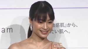 広瀬すず(21)すっぴん写真公開 大人っぽいワンショルダーで登場「今年挑戦したいことは」