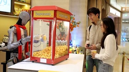 マラソンで人間の世界記録超え、器用な手先使い片付けに洗濯…中国の日常生活に浸透しつつある“人型ロボット”