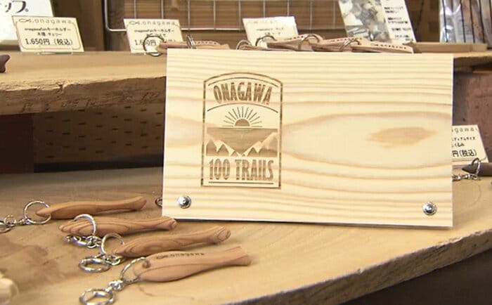 入賞者に送られる記念盾（2025年大会のもの）